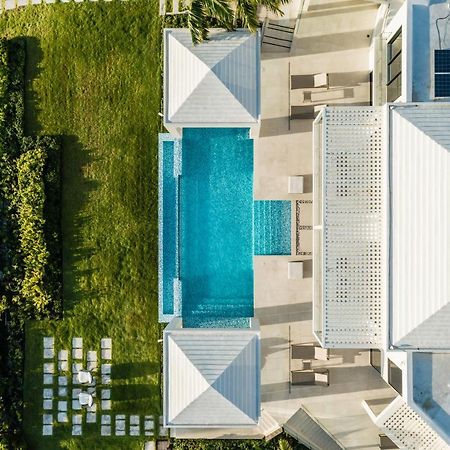 Triton Luxury Villa 프로비덴시알레스 외부 사진