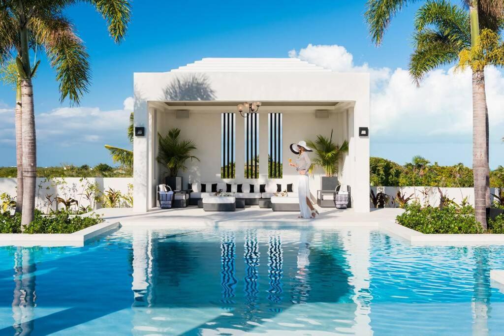 Triton Luxury Villa 프로비덴시알레스 외부 사진