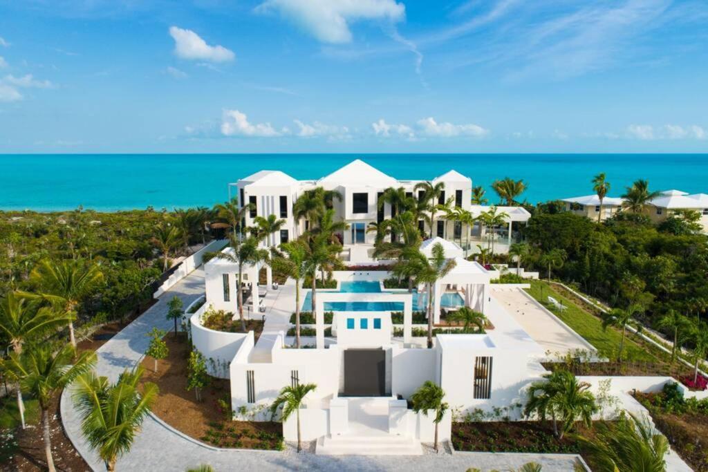 Triton Luxury Villa 프로비덴시알레스 외부 사진