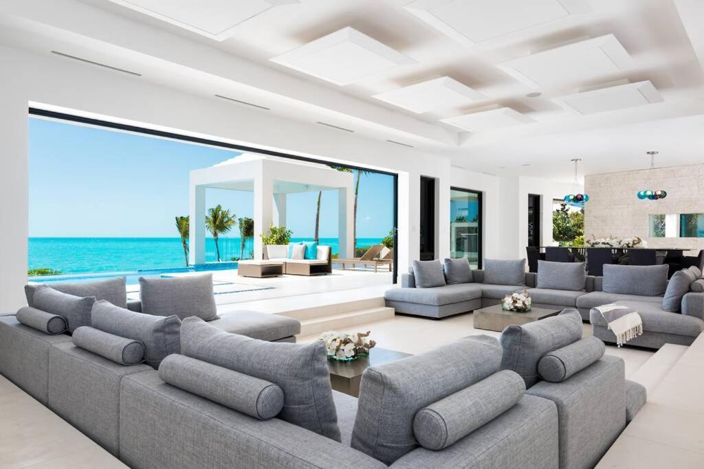 Triton Luxury Villa 프로비덴시알레스 외부 사진