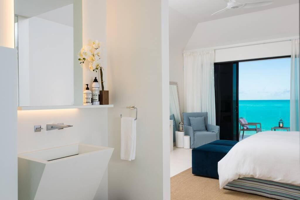 Triton Luxury Villa 프로비덴시알레스 외부 사진
