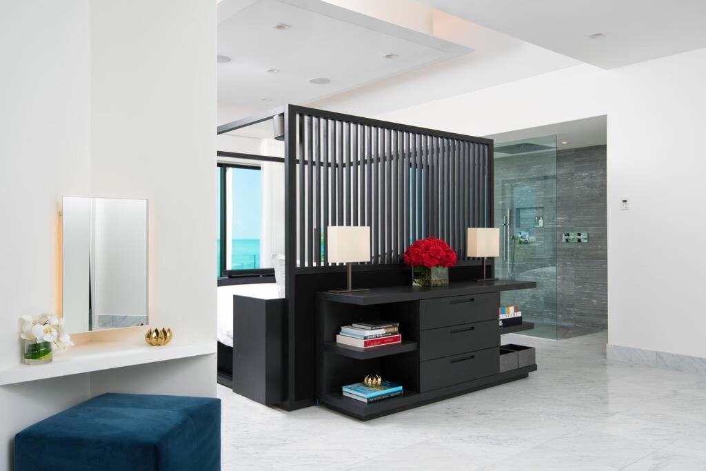 Triton Luxury Villa 프로비덴시알레스 외부 사진