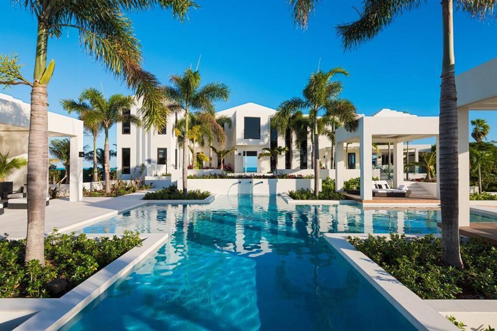 Triton Luxury Villa 프로비덴시알레스 외부 사진