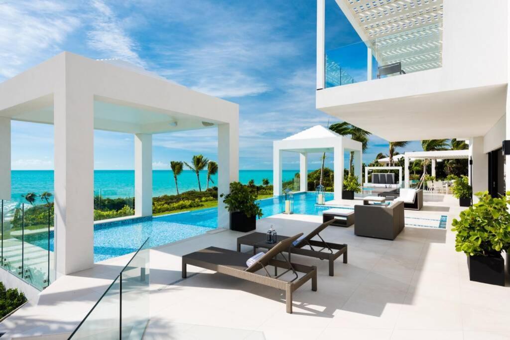 Triton Luxury Villa 프로비덴시알레스 외부 사진
