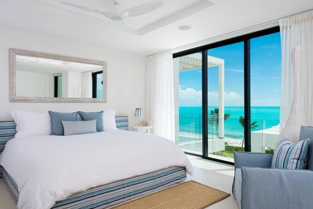 Triton Luxury Villa 프로비덴시알레스 외부 사진