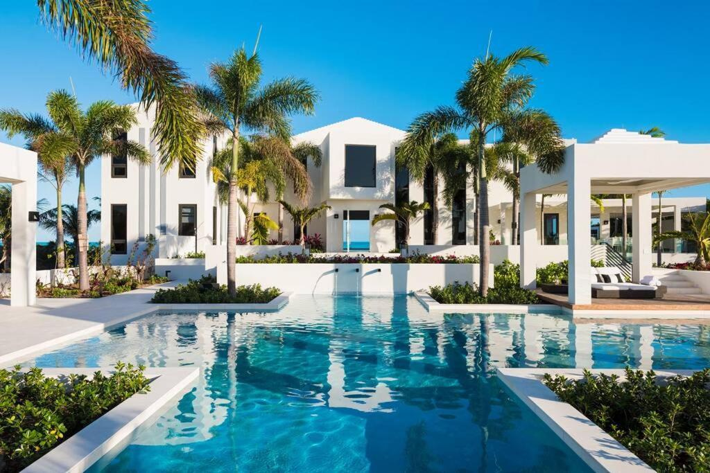 Triton Luxury Villa 프로비덴시알레스 외부 사진
