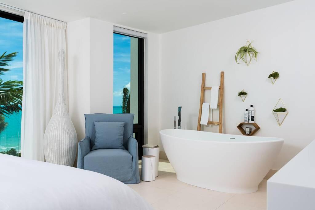 Triton Luxury Villa 프로비덴시알레스 외부 사진