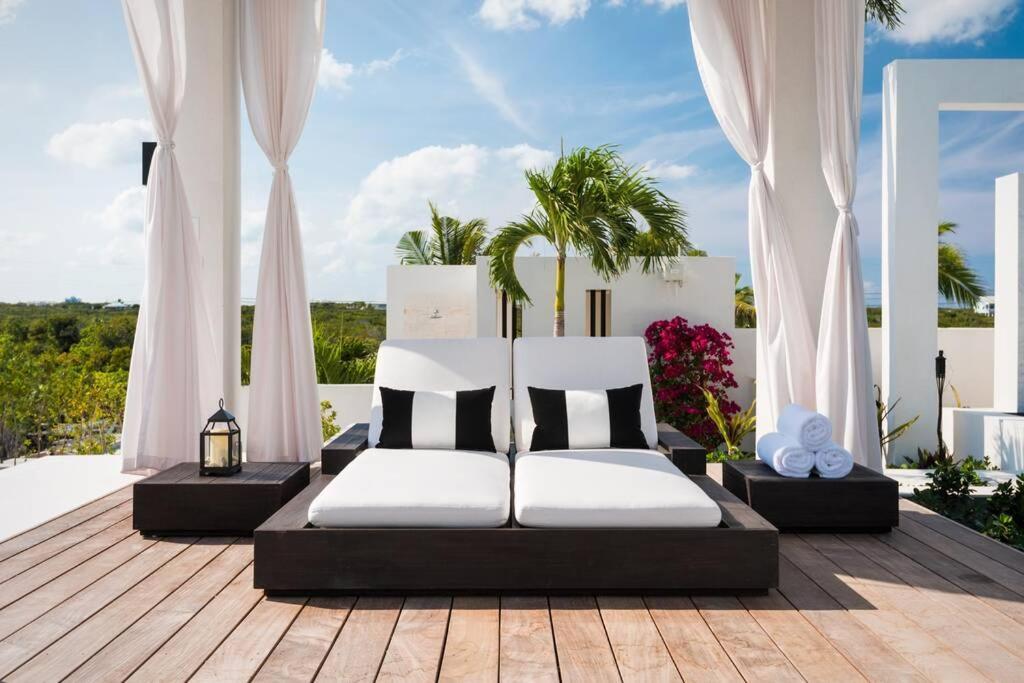 Triton Luxury Villa 프로비덴시알레스 외부 사진